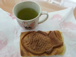 鯛八の鯛やき　と緑茶