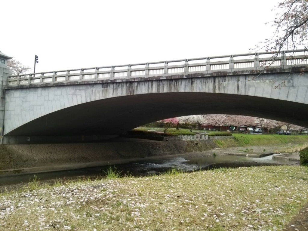 長房町「南浅川橋」